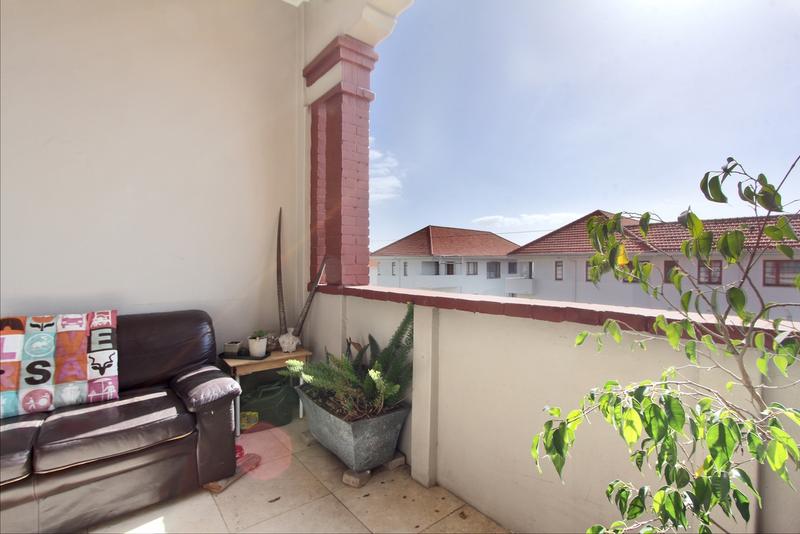 To Let 1 Bedroom Property for Rent in Green Point Western Cape
